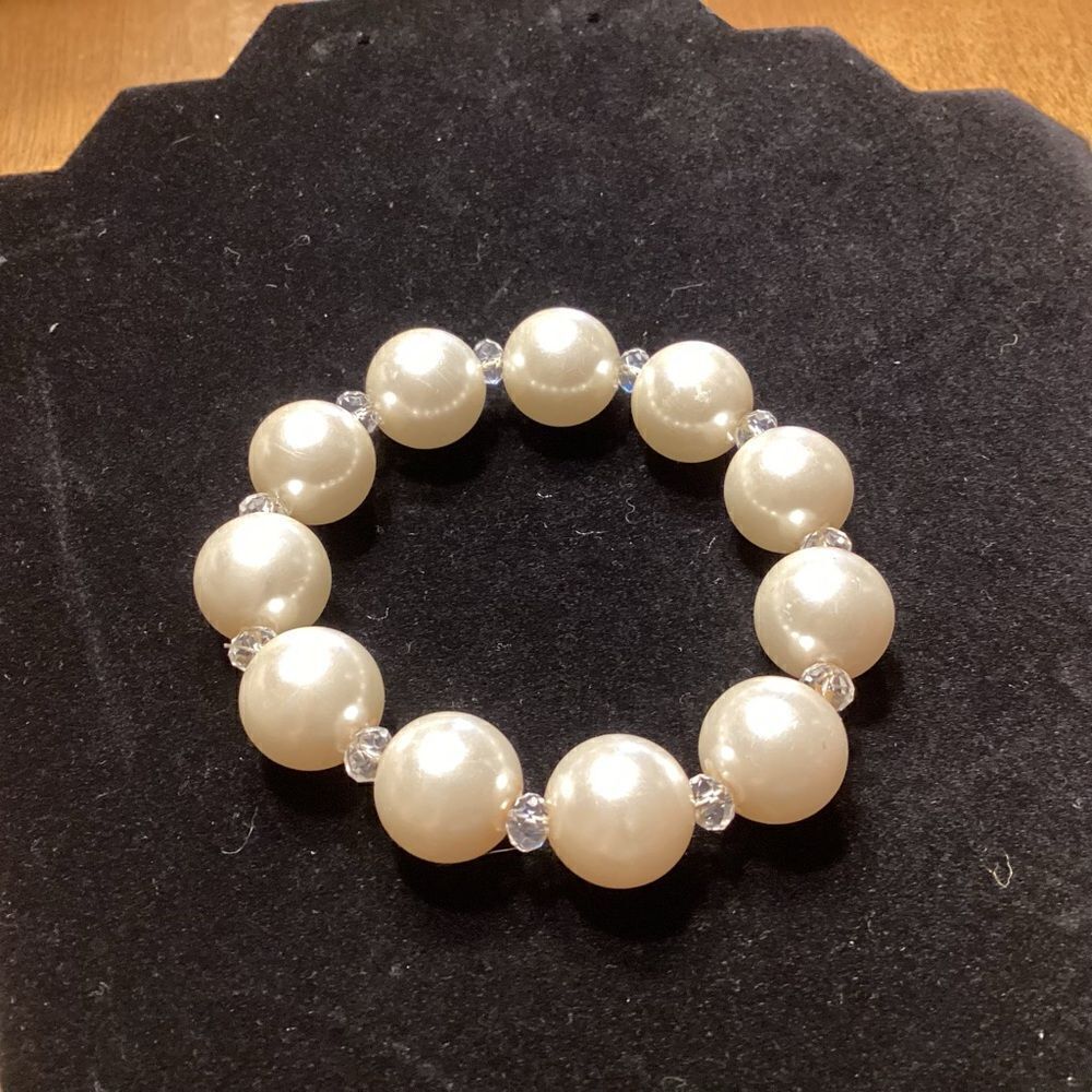 White Faux Pearl and Plastic Crystals Stretchable Bracelet